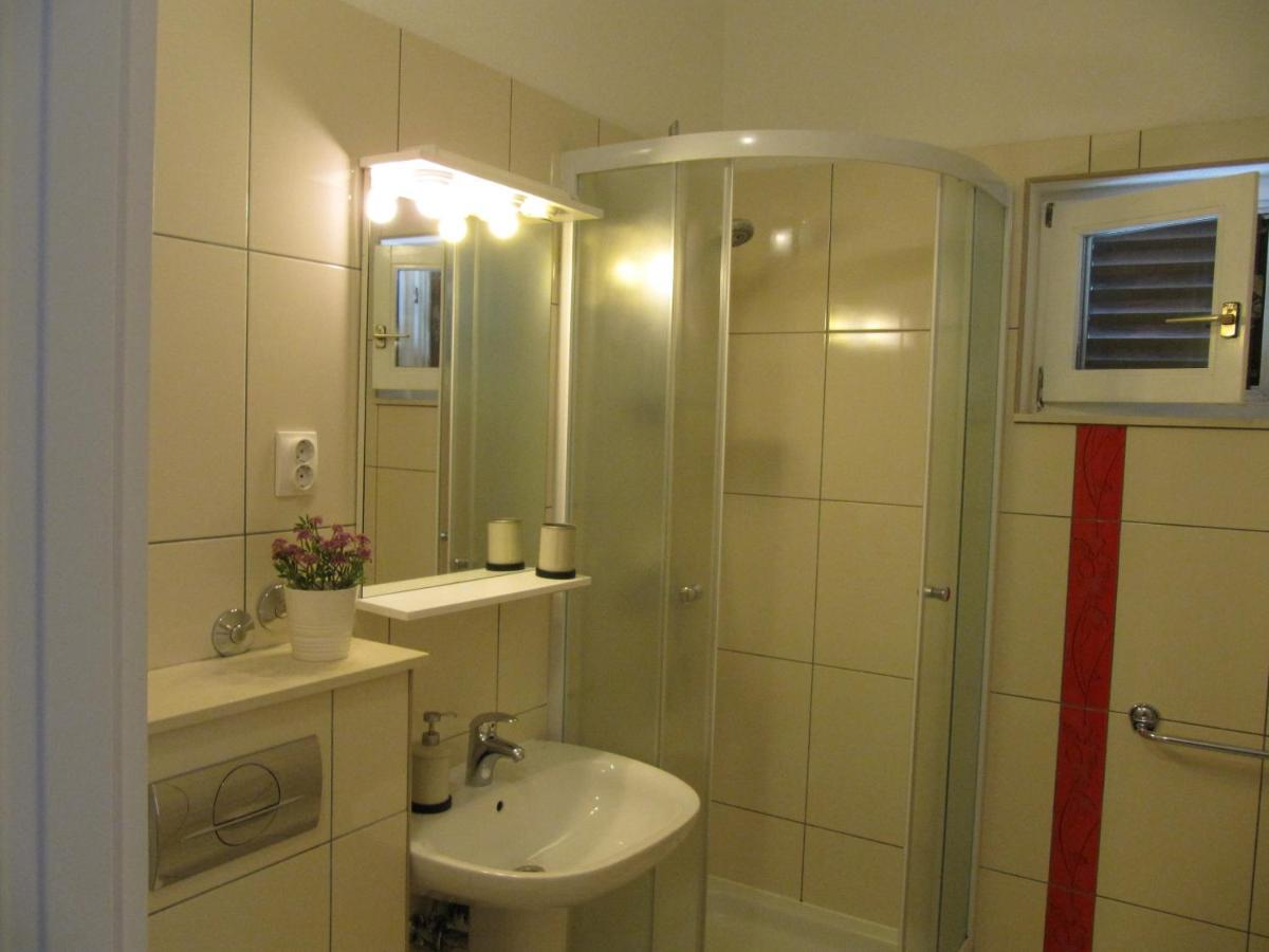 Guest house Falcon Podaca