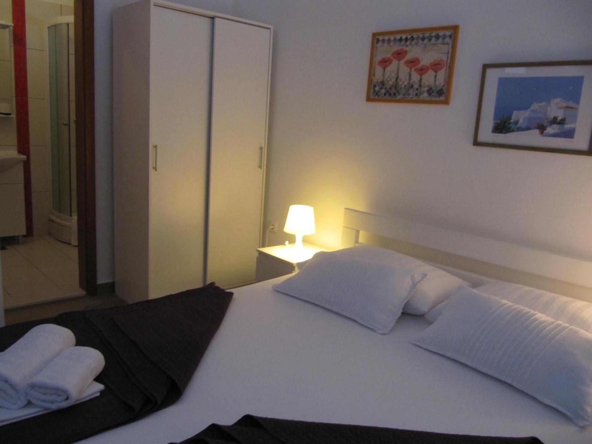 Falcon Guest house Podaca